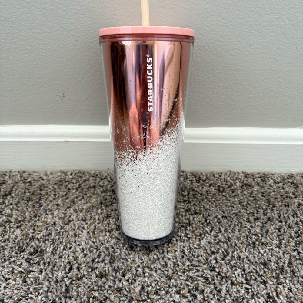 Starbucks Holiday 2019 Venti Tumbler
MIRROR ROSE GOLD Cascading Snow
Glitter